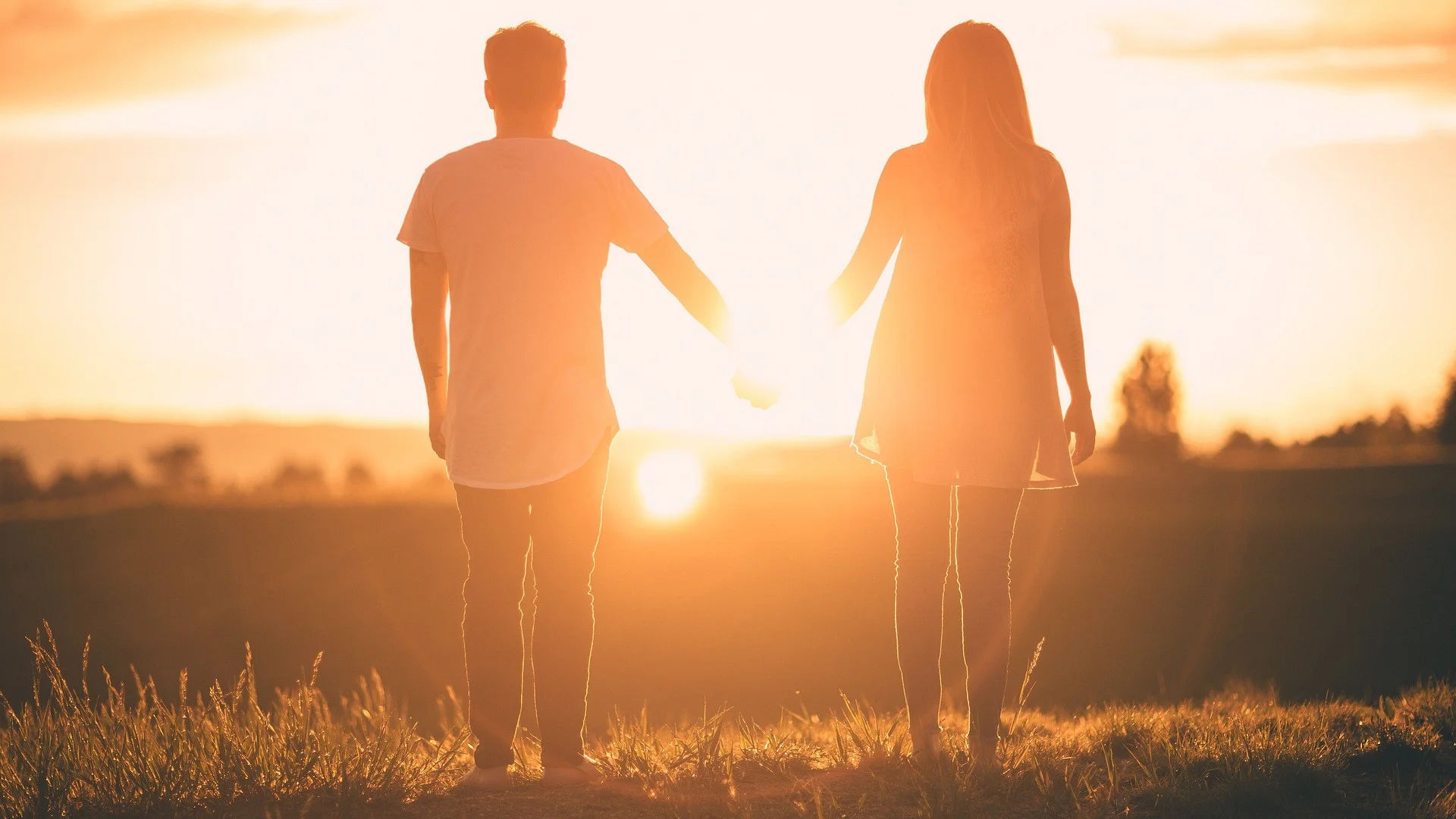 Couple holding hands — women who struggle with porn